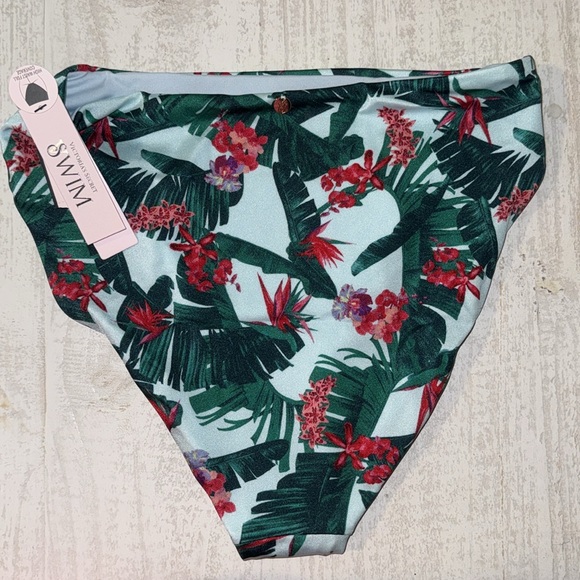 Victoria’s Secret Swim - Picture 2 of 2